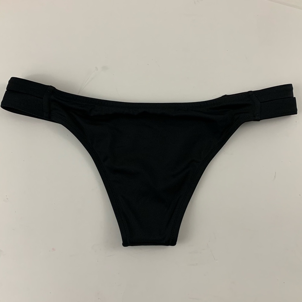 Shade & Shore Black Bikini Bottoms. T24 - Picture 6 of 6